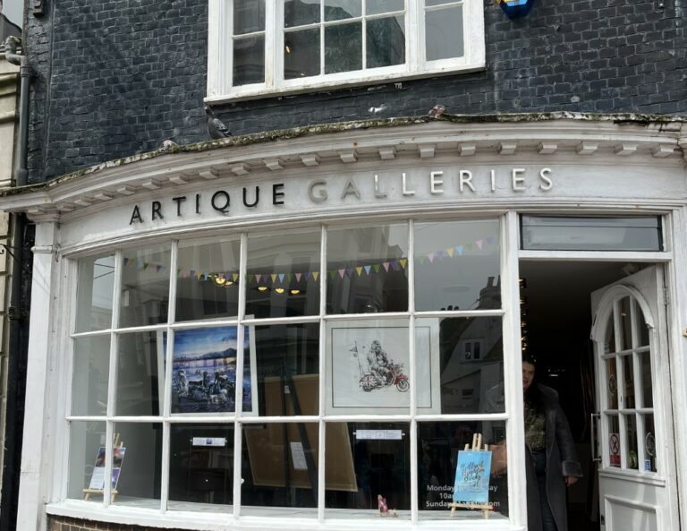 Image shows front of Artique Gallery in Brighton Lanes