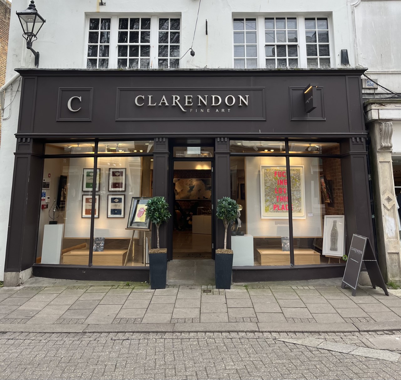 Image shows Clarendon Fine Art gallery in Brighton Lanes