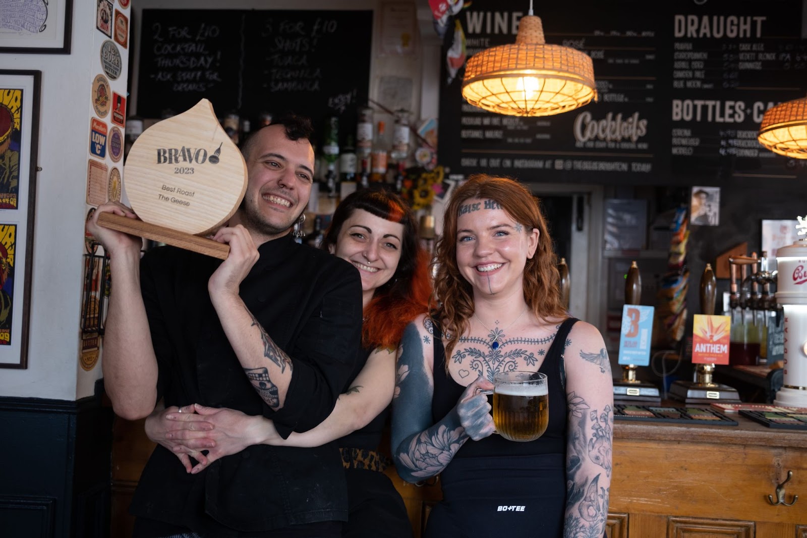 Image shows The Geese Pub team celebrating BRAVOs award for Best Roast 2023